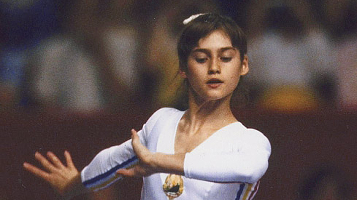 Nadia Comaneci deslumbró al conseguir un 10 perfecto en los Juegos Olímpico...