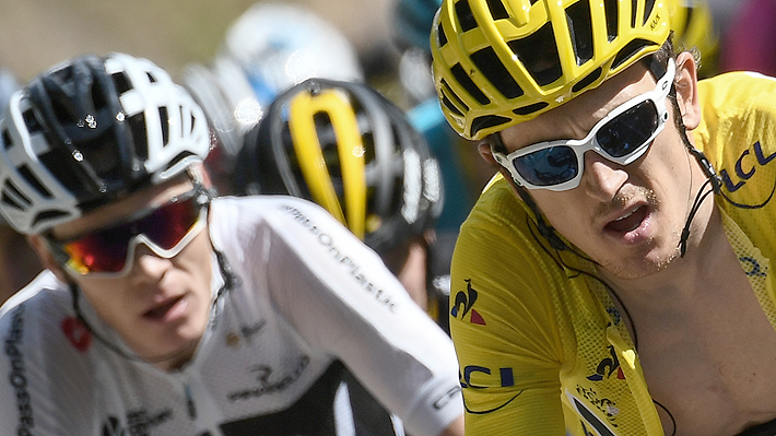 Geraint Thomas y Chris Froome, entre abucheos y agresiones peligrosas en el Tour de Francia