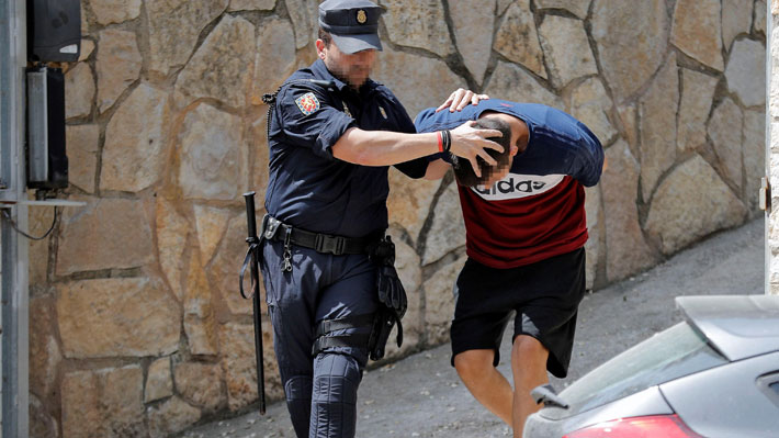 Detienen en España a dos chilenos presuntamente involucrados en asalto a joyería