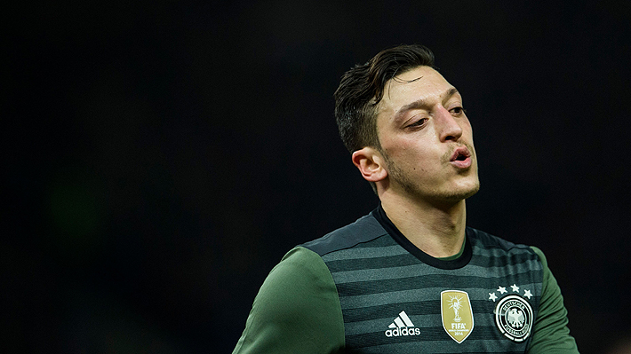 Ex campeón del mundo alemán destroza a Özil: "Su Mundial fue un desastre, sólo brilla cuando juega contra San Marino"