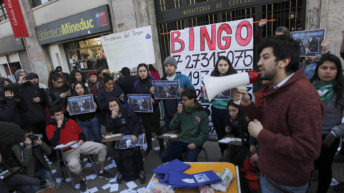 "Varela, ya no queremos bingo": Estudiantes anuncian "nueva etapa de movilizaciones" tras dichos de ministro