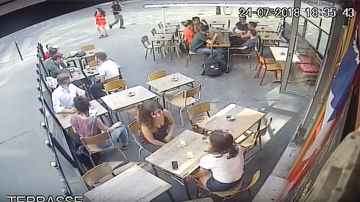 Video: Joven es agredida por un hombre al que increpó por acosarla en una calle de París