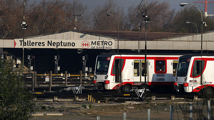 Metro de Santiago asegura que falla se produjo por un problema de "señalización de vías"