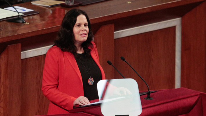 Presidenta de la Cámara "no iría" a Te Deum si lo lidera Ezzati: "Hay que ponerse del lado de las víctimas"