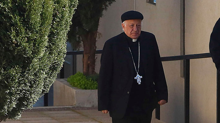 Ezzati delega atribuciones de gran canciller de la PUC en medio de crisis de la iglesia