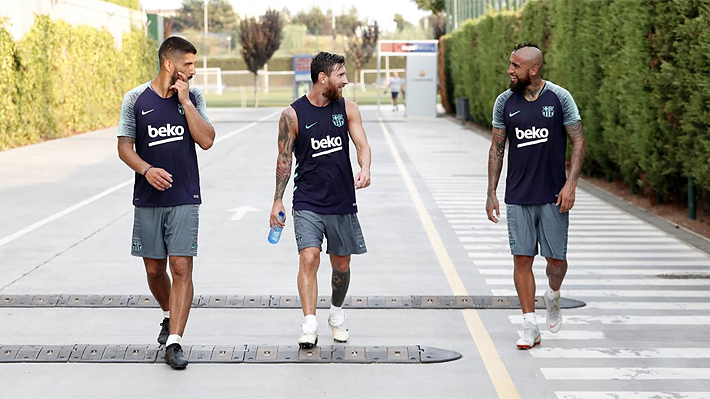 Tuvo su encuentro con el líder del equipo: Vidal ya compartió con Messi en su primer entrenamiento en Barcelona