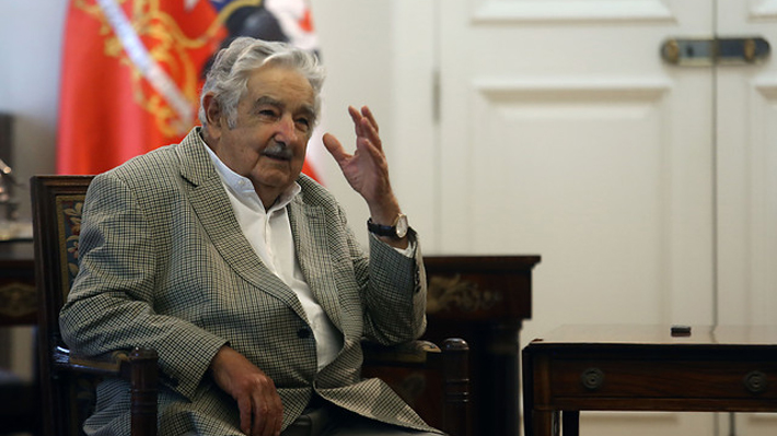 Ex Presidente José Mujica confirma que renuncia al Senado para descansar "antes de morir de viejo"
