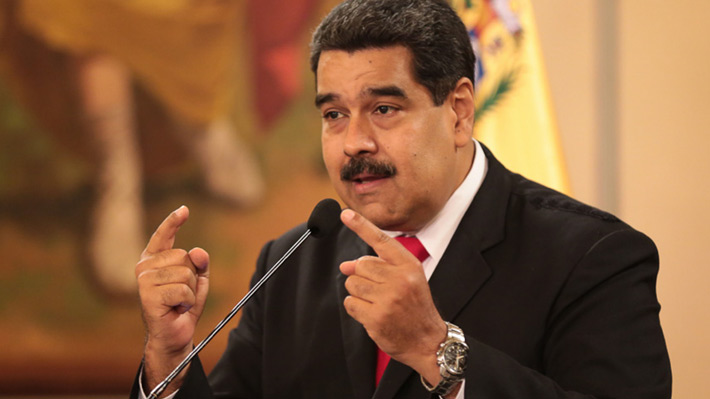 Maduro vuelve a embestir contra Santos al acusarlo de atentar contra su vida