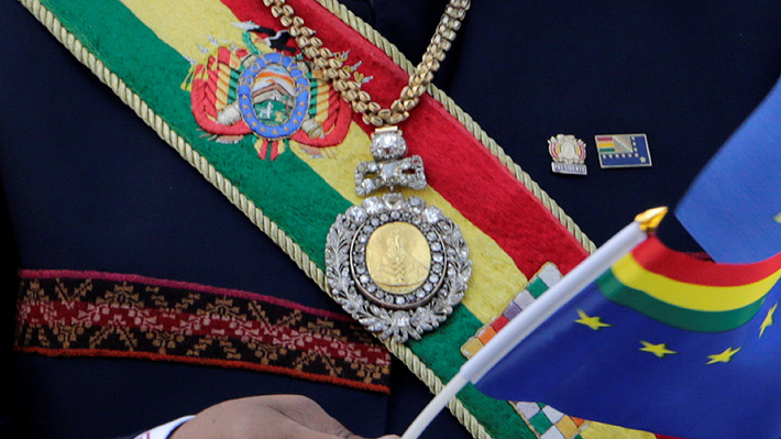 Envueltas en una bolsa: Recuperan la medalla y banda presidencial de Bolivia