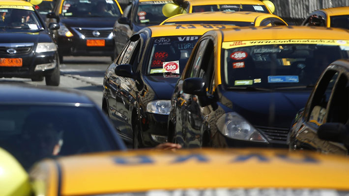 Taxista fallece y otros dos resultan heridos en confuso altercado con otro conductor en Santiago Centro