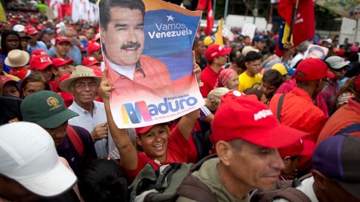 Miles de chavistas marcharon en Caracas para rechazar supuesto atentado contra Maduro