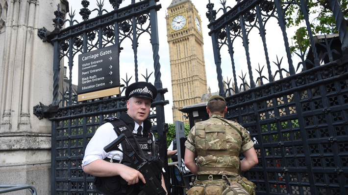Unidad antiterrorista asume la investigación sobre atropello en Parlamento de Londres