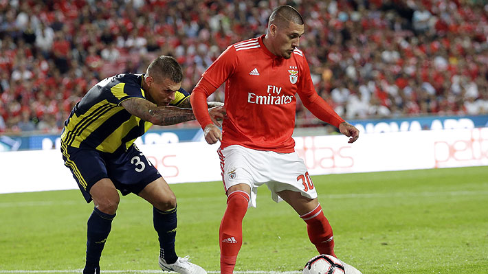 Nicolás Castillo dio una asistencia, pero salió lesionado en clasificación del Benfica en la Champions