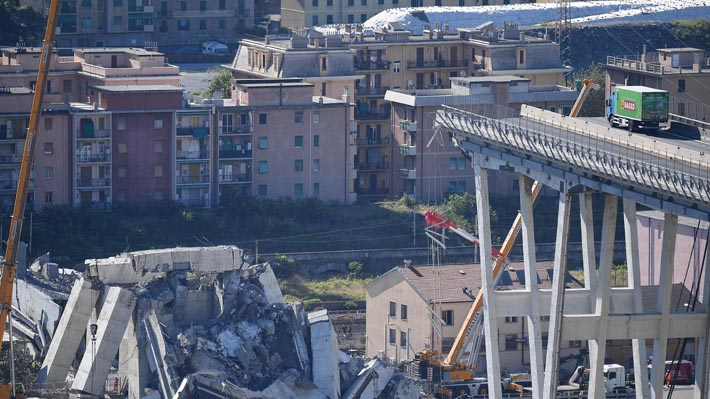 Aumenta a 38 los fallecidos por derrumbe de puente en Italia: Entre ellos hay tres chilenos