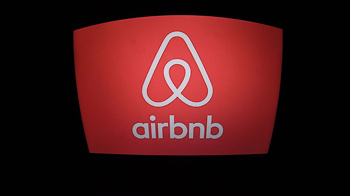 Alcalde de Las Condes y fallo contra arriendo Airbnb: "Es cierto que transforma la vida del edificio"