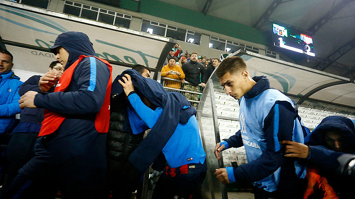 El video de los fanáticos de Temuco que muestra a la banca de San Lorenzo lanzando una botella a un hincha albiverde