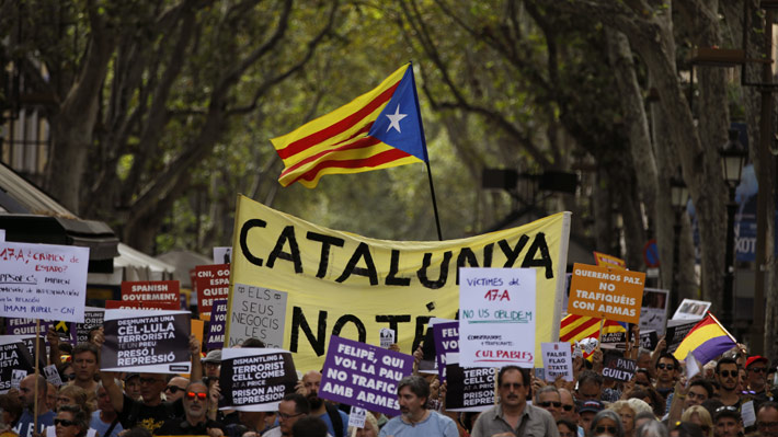 Cataluña conmemora primer aniversario de atentados dividida por la crisis independentista