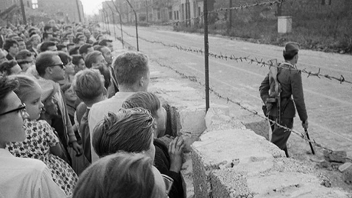 Fotos: A 57 años de su implementación, así fue la construcción del Muro de Berlín