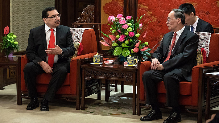 Taiwán pierde un aliado: El Salvador establece relaciones diplomáticas con China y le propina un duro golpe