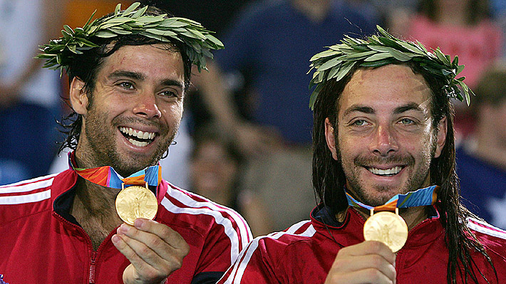 El primer oro para Chile: Sitio de los JJ.OO. recordó el punto que le dio a González y Massú el título en Atenas 2004
