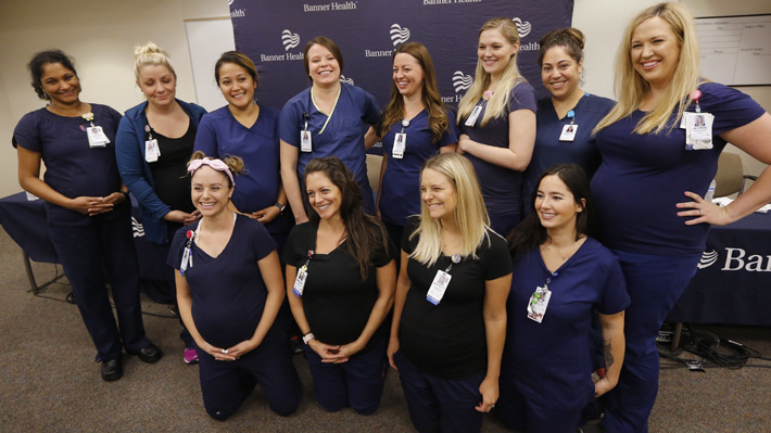 Todo un "baby boom": Dieciséis enfermeras de un hospital de Arizona celebran estar embarazadas al mismo tiempo