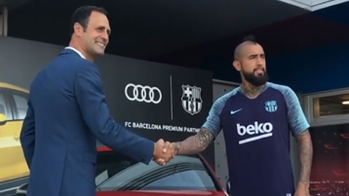Se lo entregaron a todos los refuerzos: Mira el millonario auto que el Barcelona le regaló a Vidal