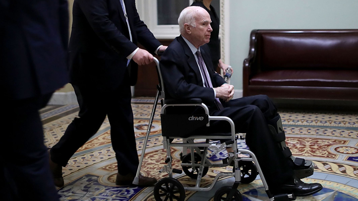 Senador estadounidense John McCain abandonó el tratamiento contra el cáncer