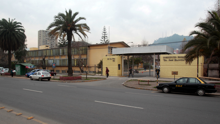 Seis detenidos bajo custodia en el Hospital Psiquiátrico escaparon y Carabineros activa operativo de búsqueda