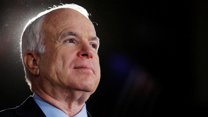 Prisionero de guerra, férreo crítico de Trump y símbolo del Partido Republicano: La intensa vida política de John McCain