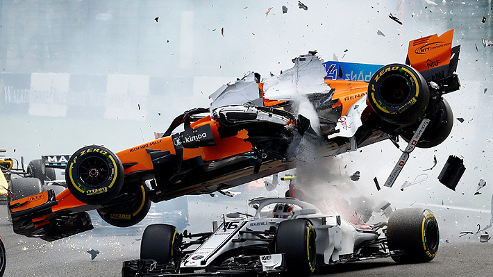 Las imágenes del fuerte accidente que dejó a Fernando Alonso fuera del GP de Bélgica en la largada