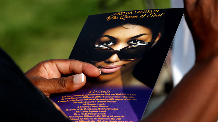 Familiares, amigos y seguidores velan a Aretha Franklin en museo de Detroit