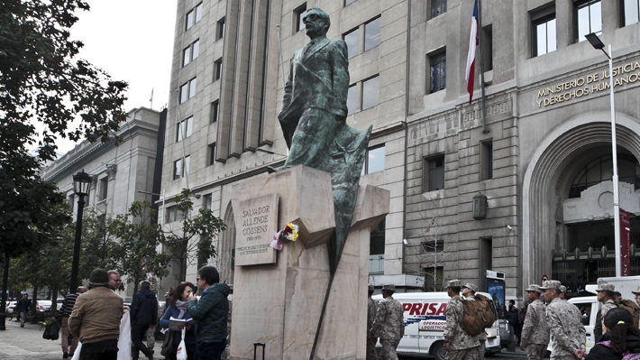 Homenaje a Allende: El acto que pretende reunir a la oposición en medio de tensión por fechas históricas