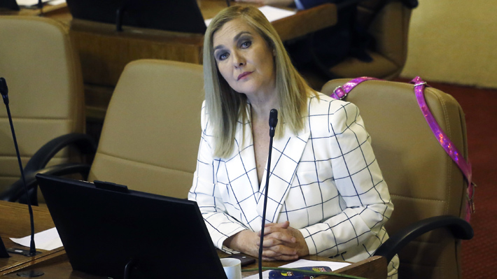 Mirosevic ofrece disculpas a Jiles por votar en su contra en comisión de Ética, pero ella pide nuevo gesto