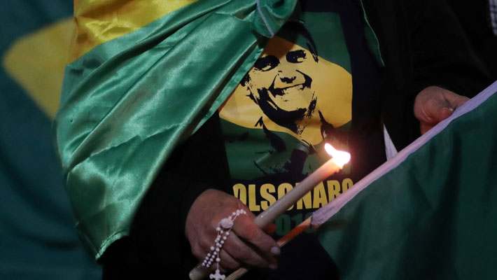 Hospital confirma que Bolsonaro llegó "con riesgo vital" tras ataque, pero que logró ser estabilizado