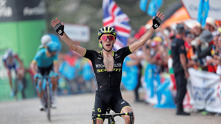 Simon Yates arremete, gana la 14ª etapa y recupera el liderato de la Vuelta a España