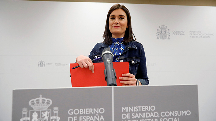 Ministra de Sanidad de España renuncia por presuntas irregularidades en su posgrado