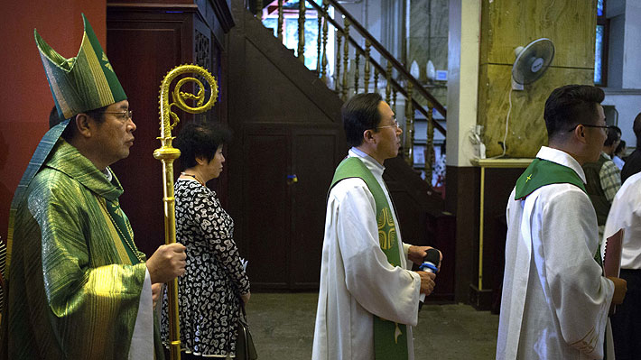 Vaticano y China firman un histórico acuerdo provisional para nombrar obispos