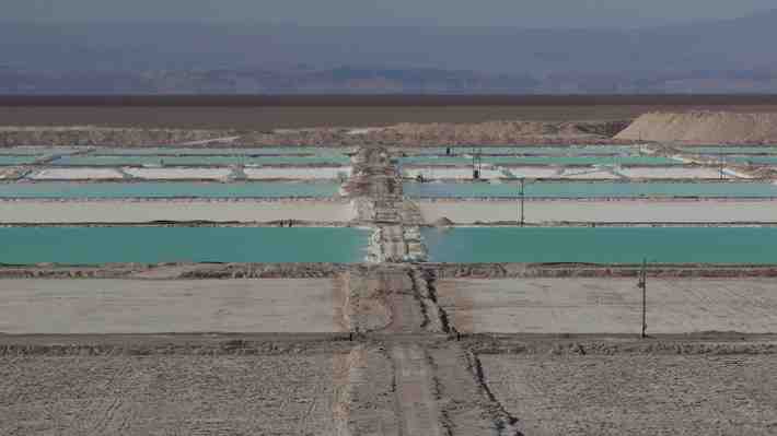 Informe advierte de sobreexplotación en cuenca de agua clave para grandes mineras