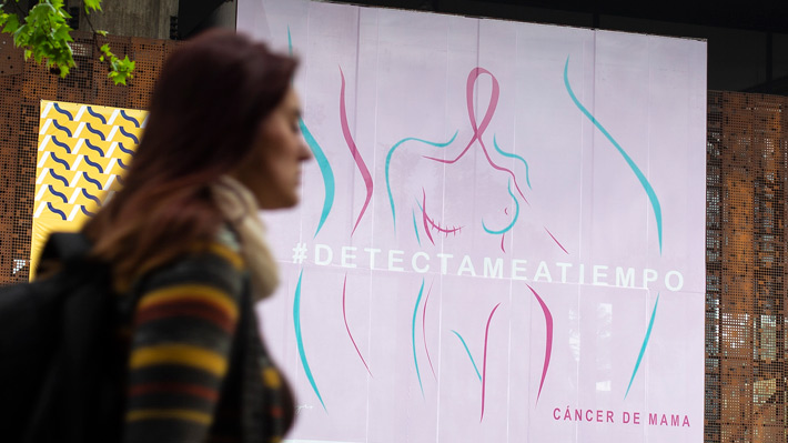 Con afiche gigante en fachada del GAM, Conac llama a prevenir el cáncer de mama