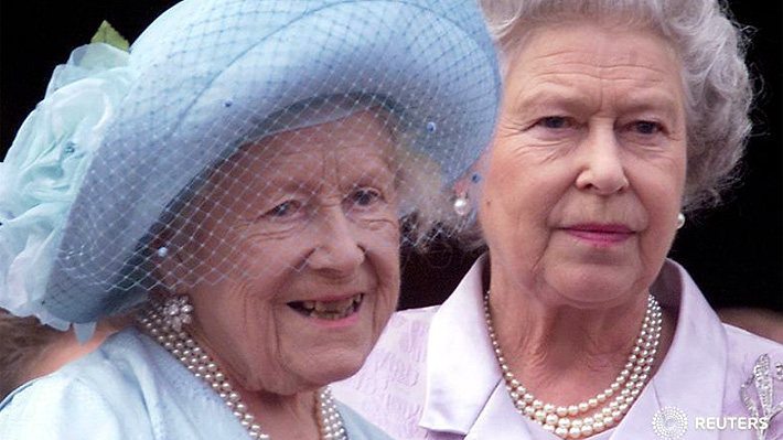 Libro sobre la familia real británica detalla el "constante" consumo de alcohol que tenía la reina madre