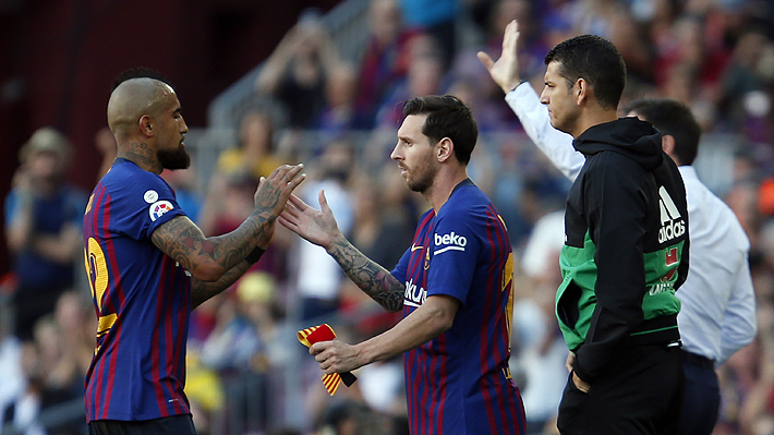 El gesto que demostró el lamento de Vidal al enterarse que sería reemplazado en el duelo del Barcelona