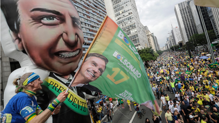 Simpatizantes de Bolsonaro salen a las calles a expresarle apoyo tras manifestación en contra de su candidato