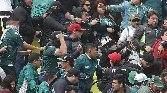 Mira las impactantes imágenes de la brutal pelea que se generó en la hinchada de Santiago Wanderers