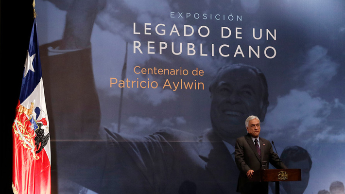 Piñera destaca figura de Aylwin: "Nos llamaría a ennoblecer la política, a buscar los caminos del diálogo y los acuerdos"