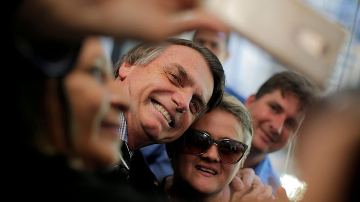 Bolsonaro desafía a sus rivales y da entrevista exclusiva durante último debate presidencial en Brasil