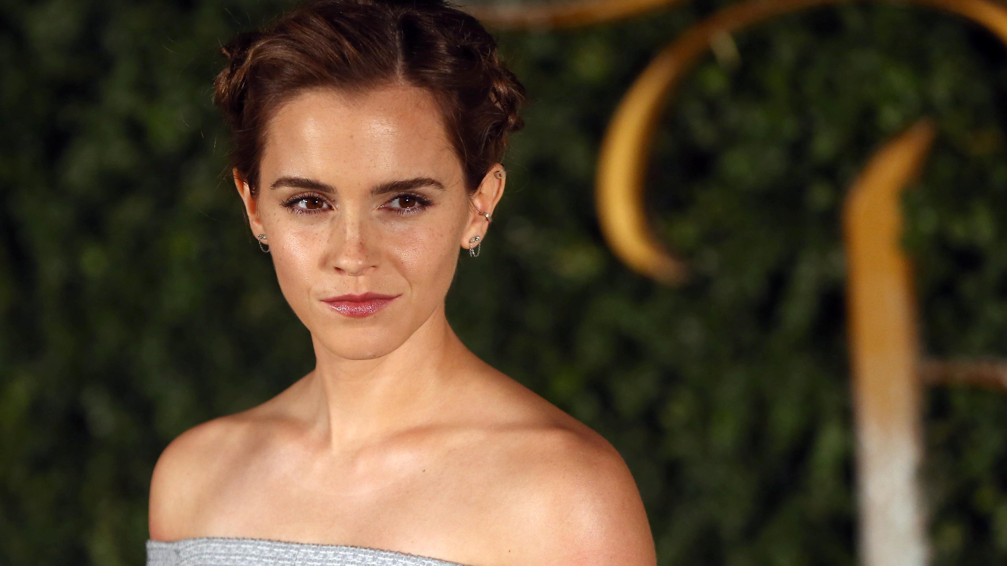 Película se estrenará en 2019: Emma Watson es fotografiada interpretando a una de las hermanas March en "Mujercitas"