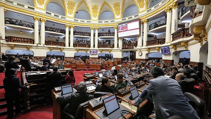 Congreso peruano aprueba reformas de Vizcarra contra la corrupción para ser sometidas a referéndum