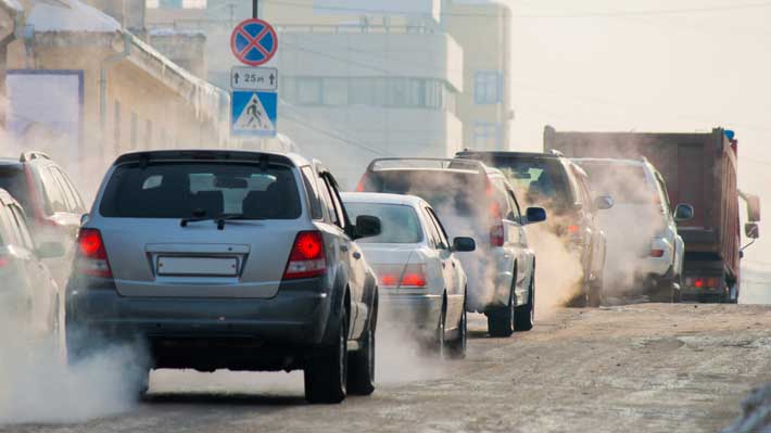 Europa quiere reducir en un 35% las emisiones contaminantes de los autos para 2030