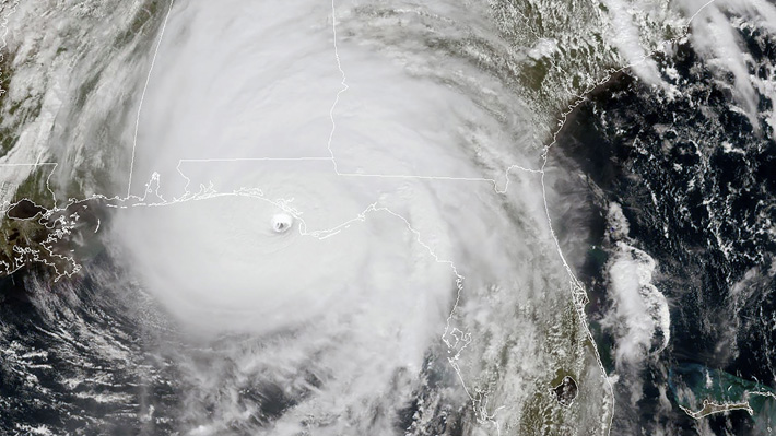 Huracán Michael toca tierra en la costa de Florida con vientos "catastróficos"