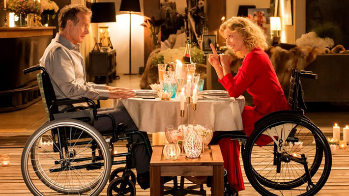 "Amor sobre ruedas", la película cuyo protagonista finge discapacidad para conquistar a una mujer